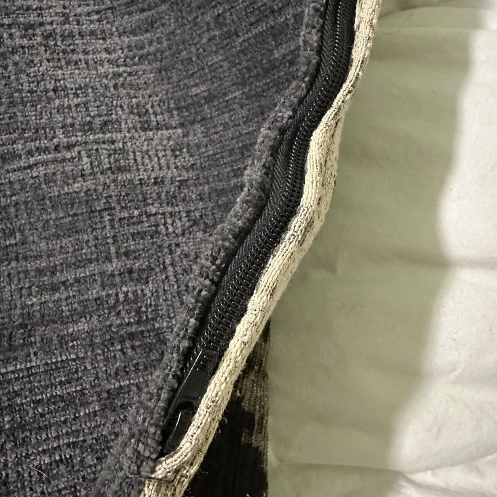 Set of Three Throw Decorative Pillow Cases 20x20in Pattern Tan Black Gray Zipper - Picture 6 of 6